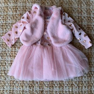 Children place faux fur outfit